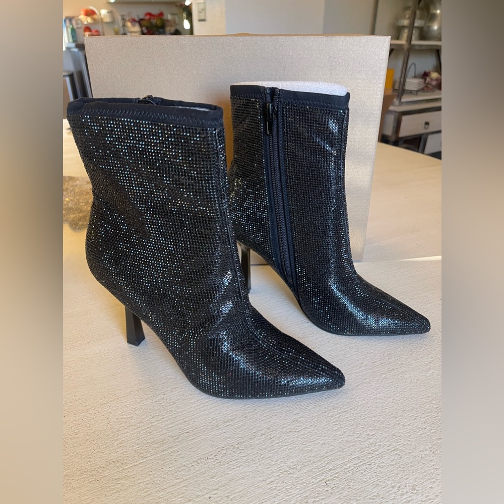 Size 7.5 Steve Madden black rhinestone booties‎ boots